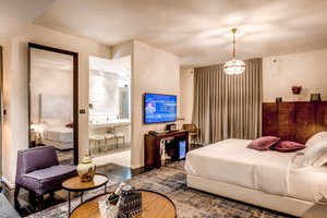 Room & Suite