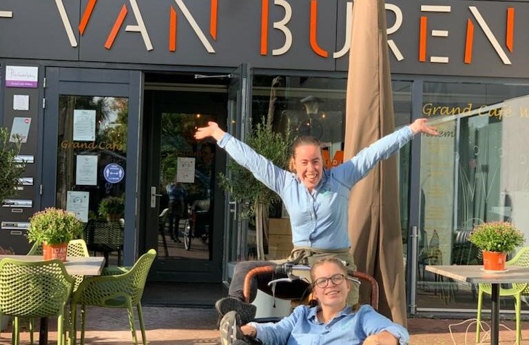 Welkom in Grand Cafe Willem, wij bevinden ons in wijkcentrum 'Hof van Buren'.