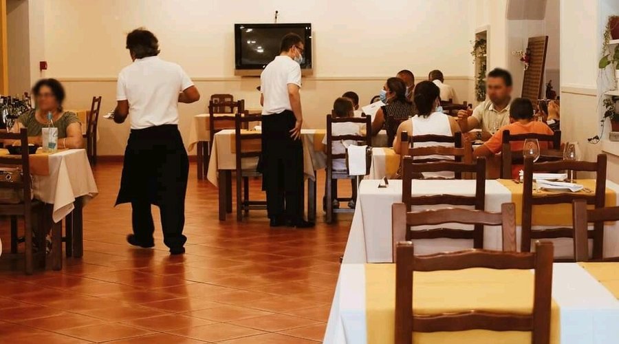 É com muito gosto que abrimos portas para o receber!  😊 De terça a domingo conte com o Bairradino para degustar não só de um delicioso leitão mas de outros variados pratos 🍽 🥂 
Até já!