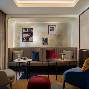 Like all public areas, our lounge features a carefully curated, high-quality interior design that focuses on selected works of art.