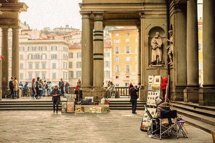 Des peintres ambulants devant les galeries de l'Académie et des Offices à Rome