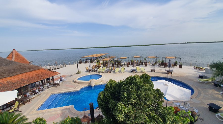 belle situation, mais piscine pas très grande contrairement à la photo