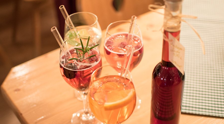 Hausgemachte Spritzer und Aperitif.