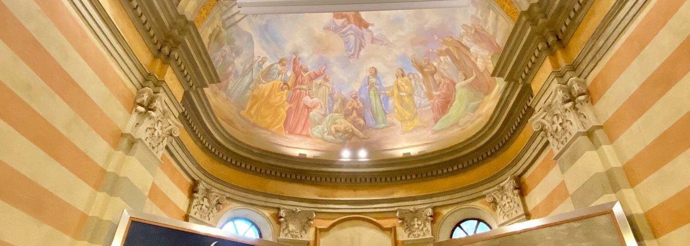 Nei luoghi di Cesare Pavese a Santo Stefano Belbo: in questa chiesa sconsacrata bellissima oggi adibita a Fondazione ricordando - con una citazione di Cesare Pavese - che "Finché si avranno passioni non si cesserà di scoprire il mondo." 