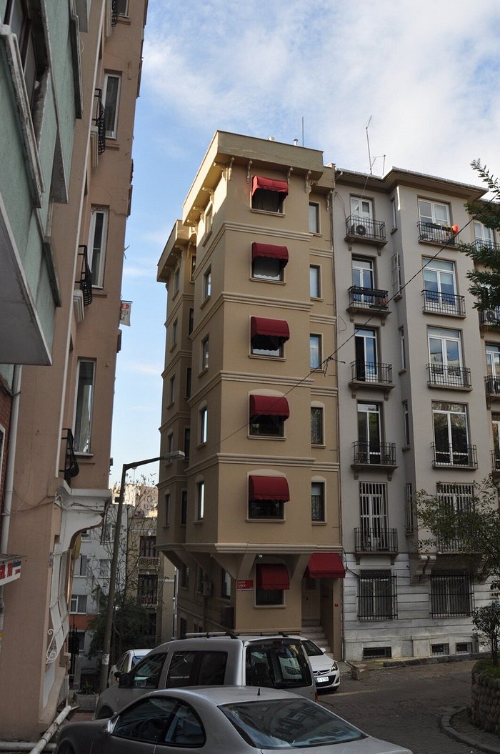 Away hotel. Nisa Sultan Taksim Flats. Istanbul Taksim Paint.