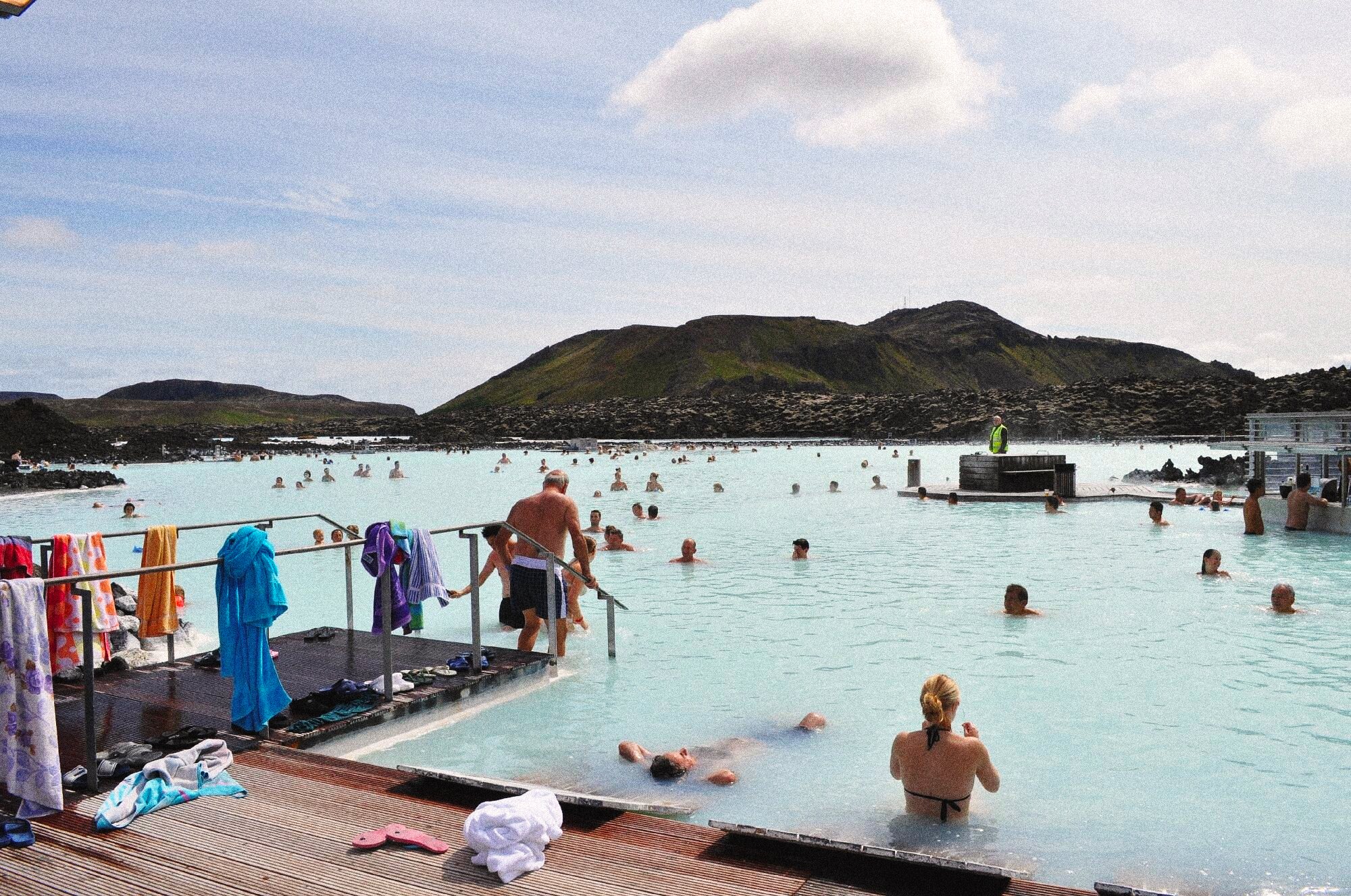 Can I wear leggings and a T shirt into the Blue Lagoon