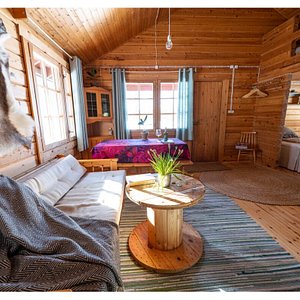 Cozy logcabin at the lake, M 1 , for 1 - 6 pers. 2 design beds and 4 handmade futons (2 on the loft)