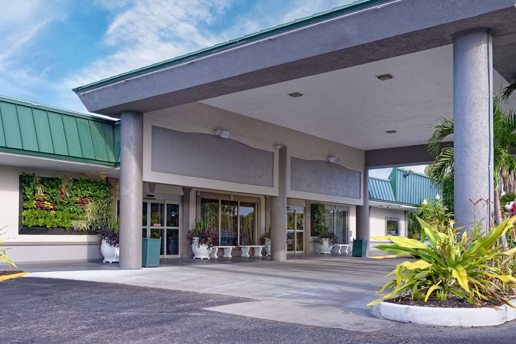 Hotel photo 33 of Ramada by Wyndham Sarasota Waterfront.
