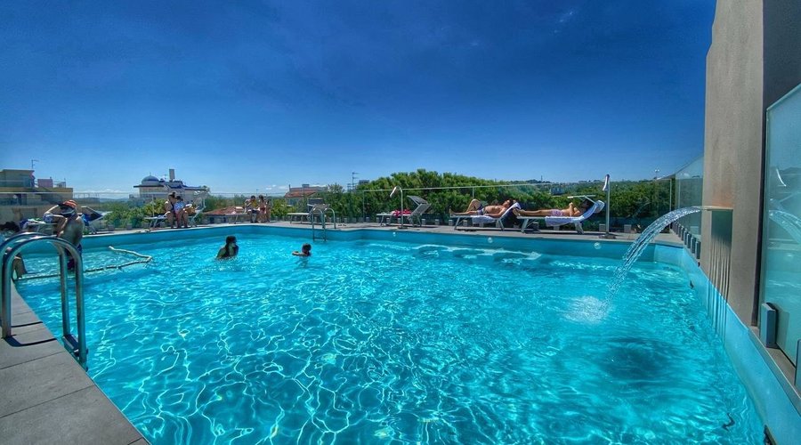 La nostra piscina panoramica è da sballo