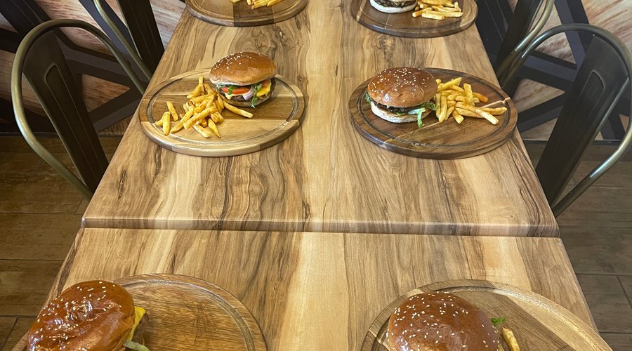 Hamburger 
Darna chocolate and coffee bar
