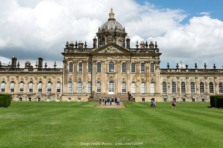 2023 Bridgerton-Themed Castle Howard: Private Day Trip from York