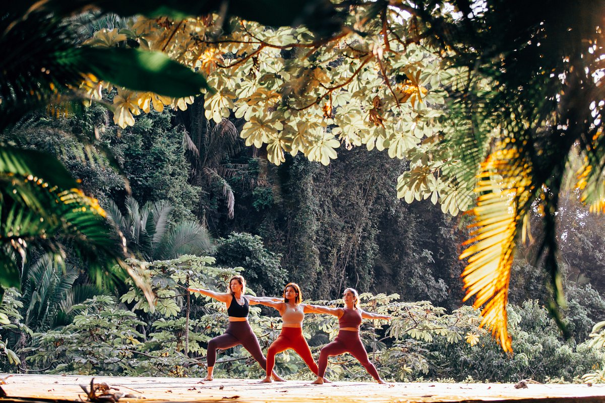 Hotel oferece aula de Yoga gratuita na praia – BeFree Mag