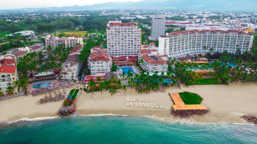 El hotel más amigable de Puerto Vallarta ahora es el más divertido!! Vive el mood #FriendlyFun.