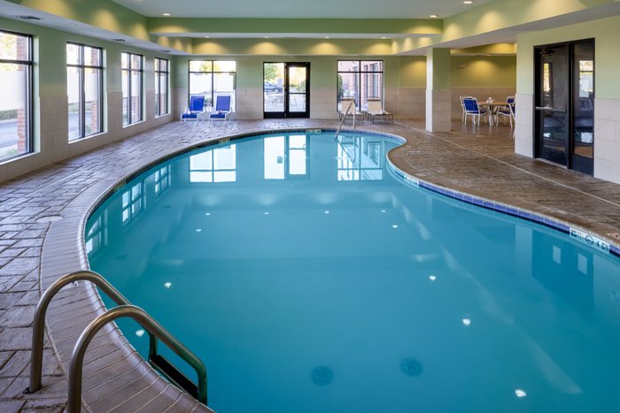 Holiday Inn Express Coventry S - West Warwick Area Pool Pictures ...