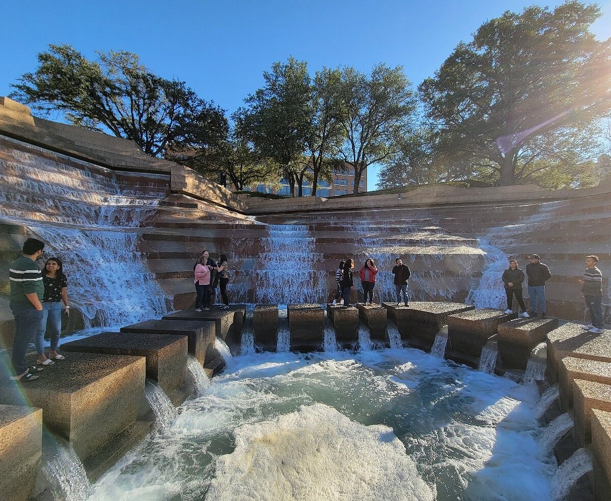 Fort Worth Water Gardens Hour