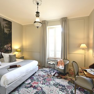 Grand Hôtel Henri in L'Isle-sur-la-Sorgue, image may contain: Home Decor, Lamp, Chandelier, Rug