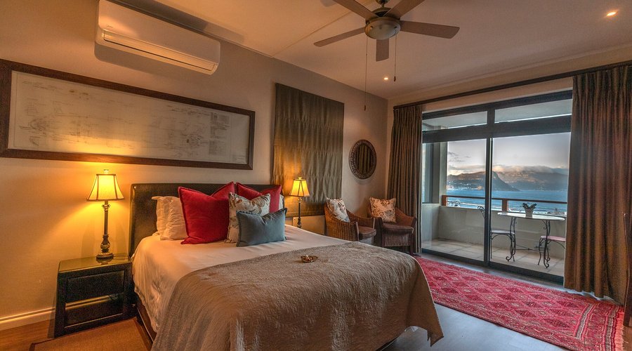 Luxury Studio with balcony and air-conditioner