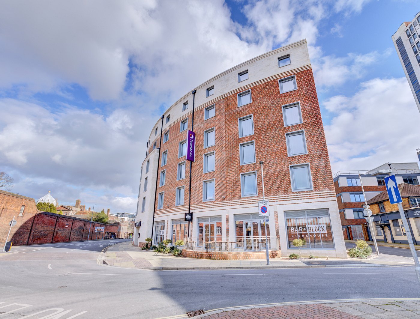 premier travel inn portsmouth