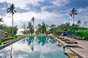Pool & Beach