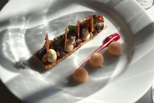 Comme une envie de commencer par le dessert aujourd’hui 😋🤭
~ Tarte au chocolat et clémentine, sorbet orange sanguine