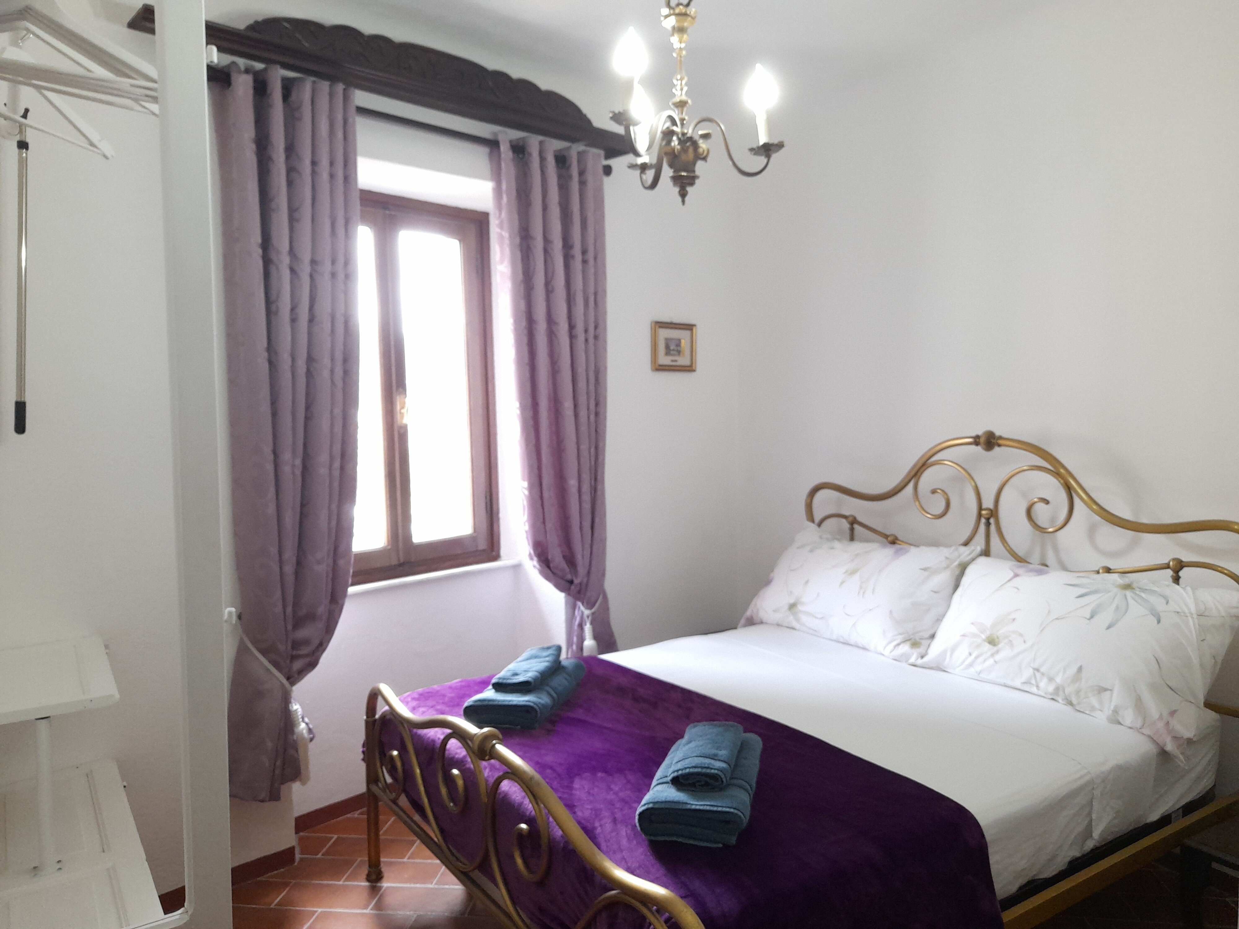 MONTI GUESTHOUSE - Prices & B&B Reviews (Italy)