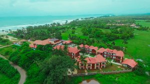 Sea Queen Beach Resort & Spa in Betalbatim, image may contain: Hotel, Resort, Building, Outdoors