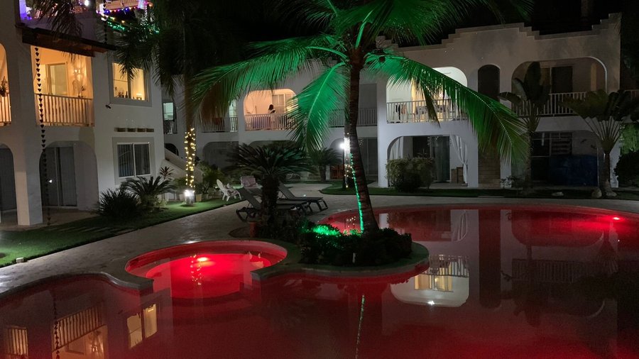 El patio de uso comun con la piscina