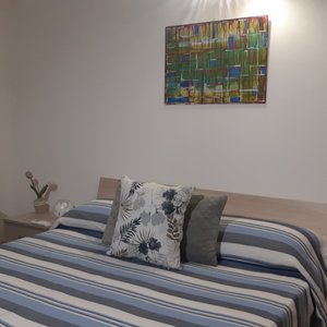 Accogliente e nuovissimo affittacamere in pieno centro a Palermo. Camere spaziose dotate di tutti i comfort(aria condizionata, tv a schermo piatto, wifi) con bagno privato. Ampia zona comune dove viene servita la colazione e dove è possibile gustare un caffè o un thè in qualsiasi momento della giornata.
 Ci troviamo a due passi da Piazza Verdi dove si trova il famoso Teatro Massimo: una zona pedonale vicino ai maggiori monumenti di Palermo piena di ristoranti tipici e negozi aperti fino a tardi.