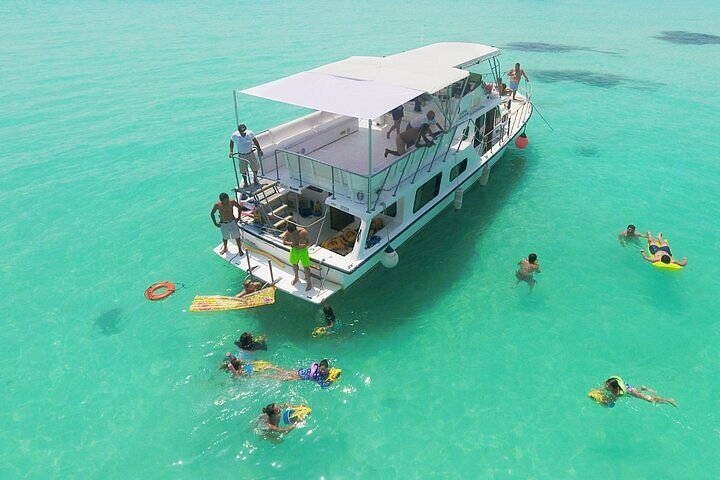 yacht tour isla mujeres