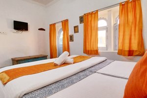 Room & Suite