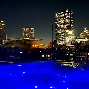 Our roof top hot tub, jacuzzi is the most romantic place to open a bottle of Champagne in Boston. Open year round and available to all guests. 