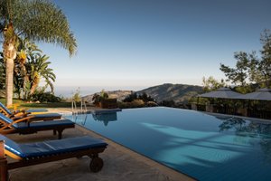 Pool & Beach