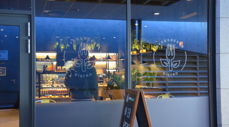BISTROEN FINNER DU VED INGAN VEST TIL KREMMERGAARDEN :)
