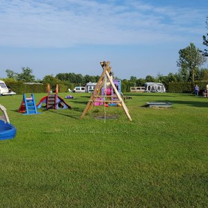 Mooie rustige camping met ruime plaatsen.