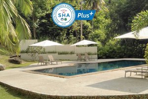 Pool & Beach