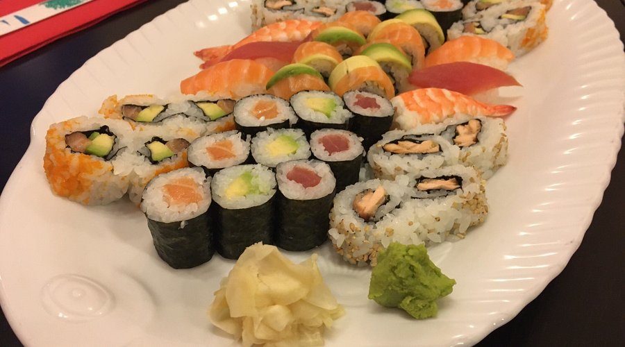 Dieses Jahr wieder beim Sushi Ramen Pirates erhältlich: unser Valentins-Menü für 68,00€!
Auch wenn der diesjährige Valentinstag auf einen Montag fällt, stehen wir Ihnen für Abholungen für Ihren romantischen Abend bereit! (Lokal für Innengastronomie an dem Tag geschlossen)