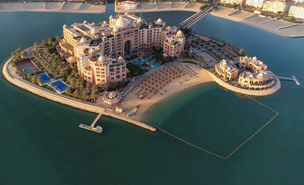 مرسى ملاز كمبينسكي، اللؤلؤة - الدوحه، فندق في الدوحة
