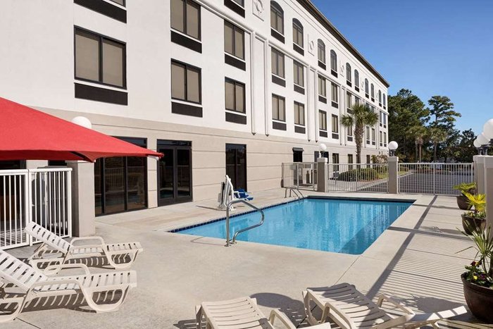 Wingate by Wyndham Pool: Pictures & Reviews - Tripadvisor