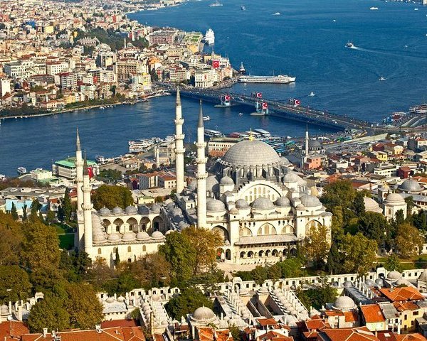 2023 Sultanahmet Walking Tour: Mosques, Palace, Cistern with Lunch