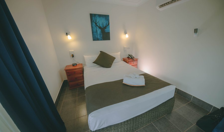Cabin with one queen bed