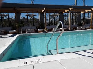Pool & Beach