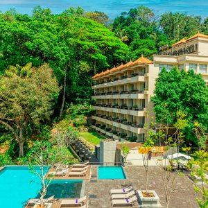 Thilanka Hotel with Infinity Pool