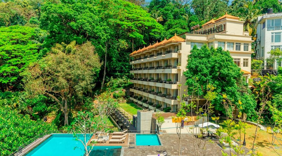 Thilanka Hotel with Infinity Pool