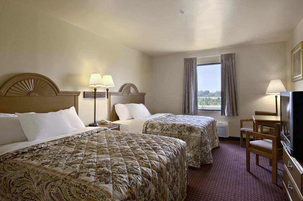 DAYS INN BY WYNDHAM CENTRE Updated 2024 Prices Hotel Reviews AL   Guest Room 