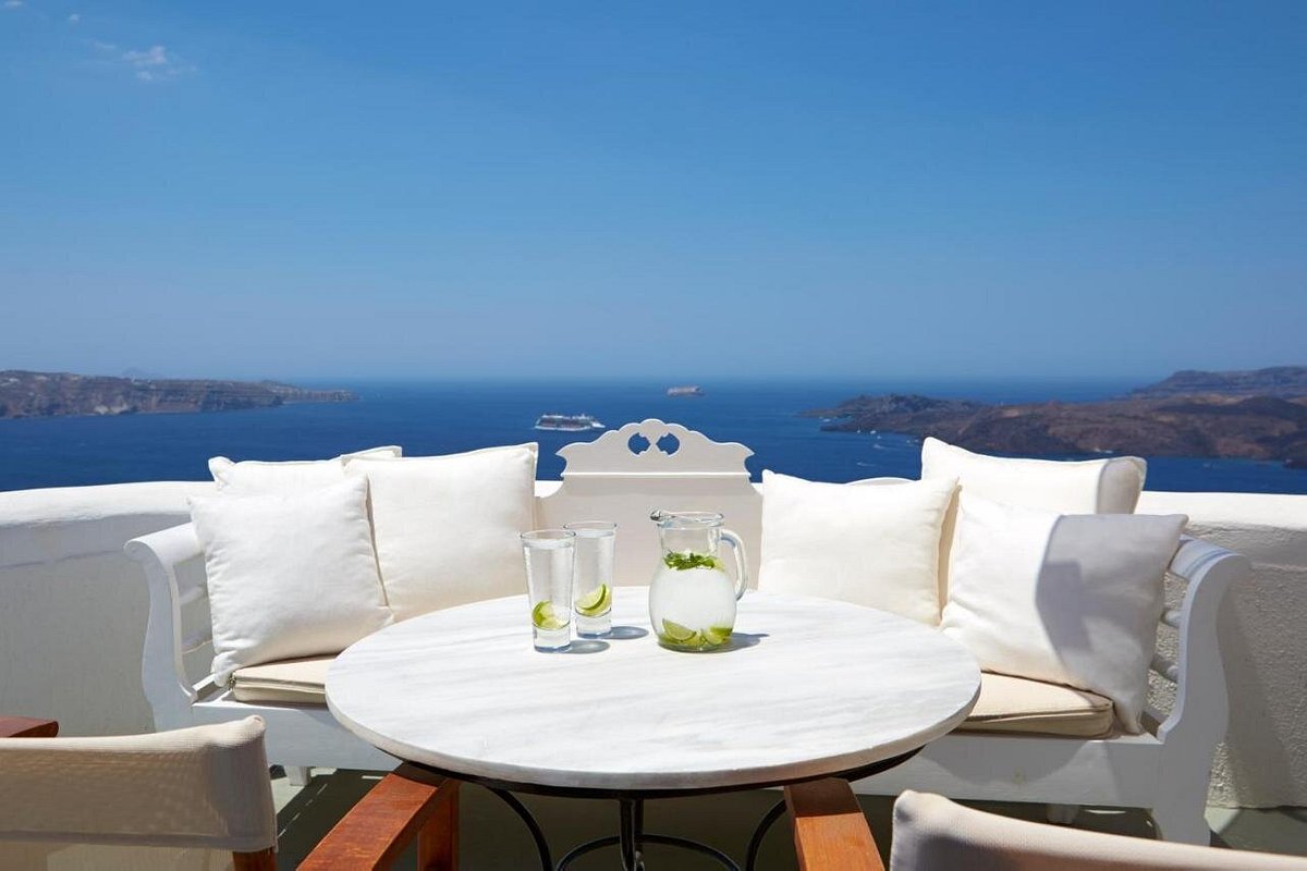 Seashells with tomato/garlic/feta - a 5 * dish !!! - Picture of Volcano  Blue, Santorini - Tripadvisor