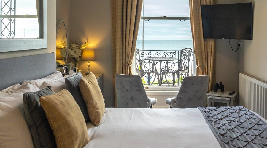 Deluxe King Ensuite, with Seaview and Balcony