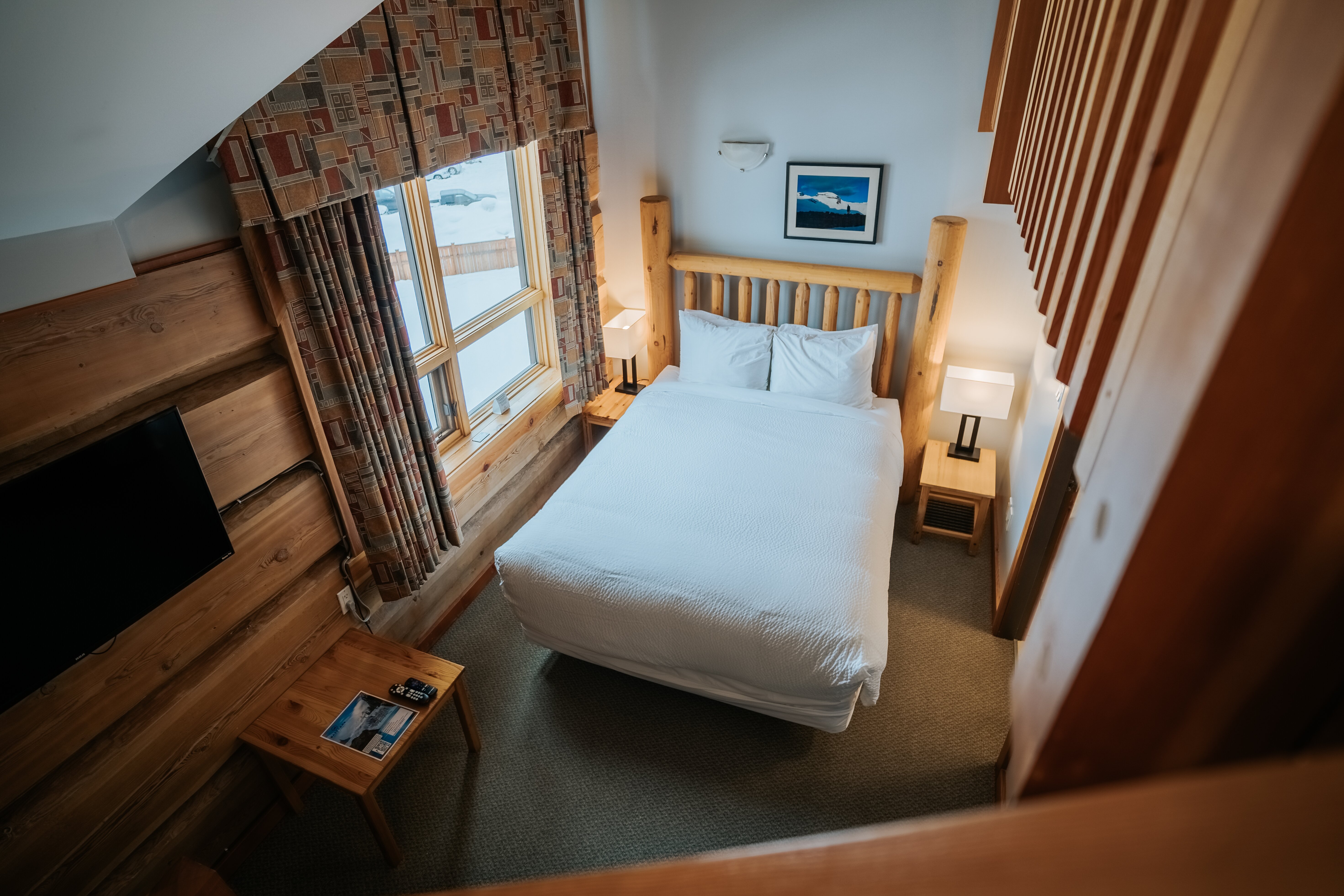 Basecamp Lodge Golden Rooms: Pictures & Reviews - Tripadvisor