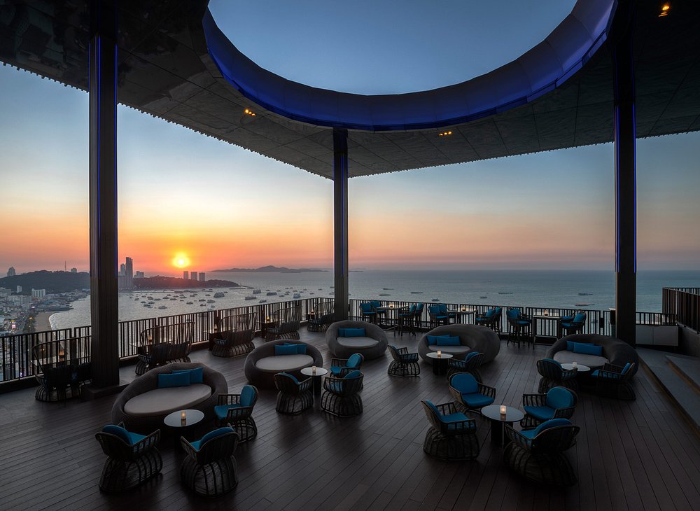 Horizon Rooftop Resaturant & Bar Stargazor Lounge