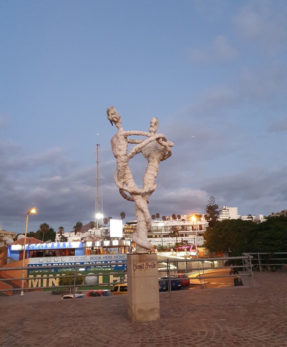 Dancing Couple Statue Playa De Las Americas Ce Quil Faut Savoir