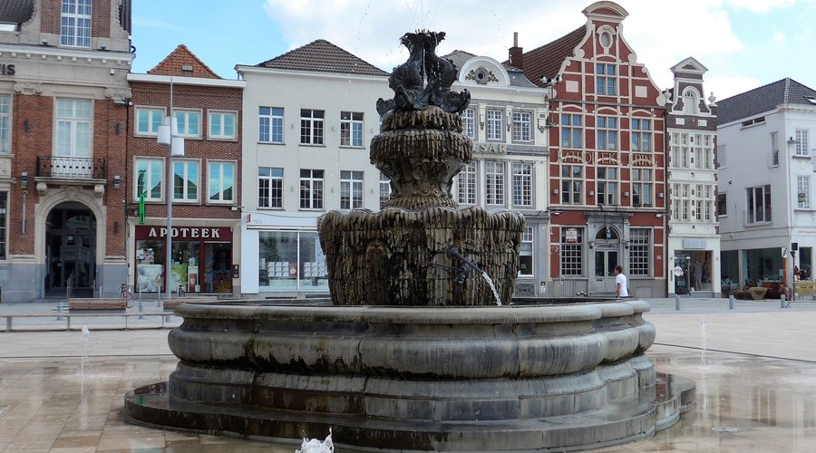 Oudenaarde, Louis XIV fountain in front of the Town Hall